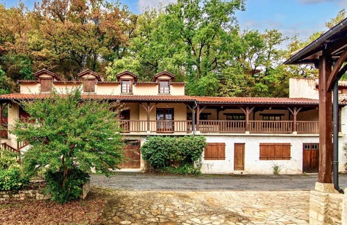 Milhars Villa | Homerez - Comfortable villa in Milhars with private pool