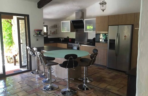 Puymeras Villa | Homerez - Contemporary Villa in Puyméras with Private Pool
