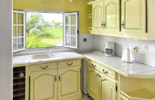 Damencourt Apartment | Homerez - Cosy apartment in Le Moule with enclosed garden