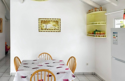 Damencourt Apartment | Homerez - Cosy apartment in Le Moule with enclosed garden