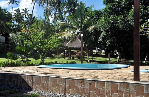 Barra do Jacuipe Ski Chalet | Homerez - Cosy Chalet in the Heart of Camaçari with Shared Pool