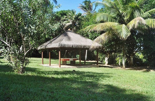 Barra do Jacuipe Ski Chalet | Homerez - Cosy Chalet in the Heart of Camaçari with Shared Pool