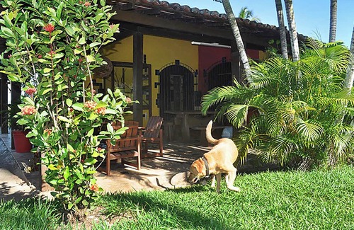 Barra do Jacuipe Ski Chalet | Homerez - Cosy Chalet in the Heart of Camaçari with Shared Pool