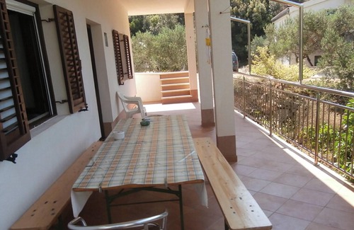 Gdinj Apartment | Homerez - Cozy Apartment in Gdinj, 70 m² + Garden