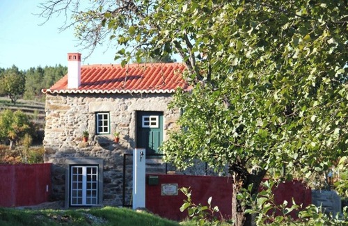 Fundao House | Homerez - Cozy House with Garden and Terrace