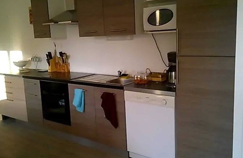 Pleherel-Plage-Vieux-Bourg Apartment | Homerez - Flat in Fréhel, priv. garden