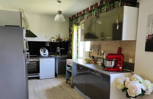 Marcillac-Saint-Quentin House | Homerez - Beautiful house for 6 ppl. with terrace at Marcillac-Saint-Quentin