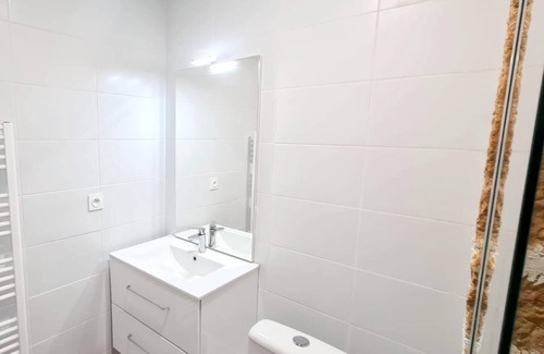 Saint-Cyr-au-Mont-d'Or Apartment | Homerez - Amazing appartement for 2 ppl. with garden at Saint-Cyr-au-Mont-d'Or