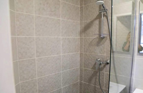 Saint-Cyr-au-Mont-d'Or Apartment | Homerez - Amazing appartement for 2 ppl. with garden at Saint-Cyr-au-Mont-d'Or