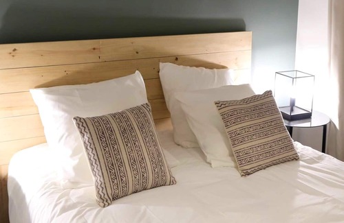 Saint-Cyr-au-Mont-d'Or Apartment | Homerez - Amazing appartement for 2 ppl. at Saint-Cyr-au-Mont-d'Or