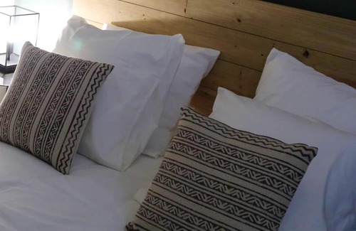 Saint-Cyr-au-Mont-d'Or Apartment | Homerez - Amazing appartement for 2 ppl. at Saint-Cyr-au-Mont-d'Or