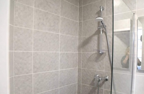 Saint-Cyr-au-Mont-d'Or Apartment | Homerez - Amazing appartement for 2 ppl. at Saint-Cyr-au-Mont-d'Or