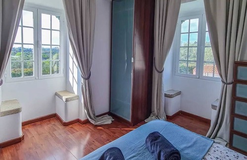 Sintra Ski Chalet | Homerez - Luxurious Chalet in Alcabideche with Private Pool