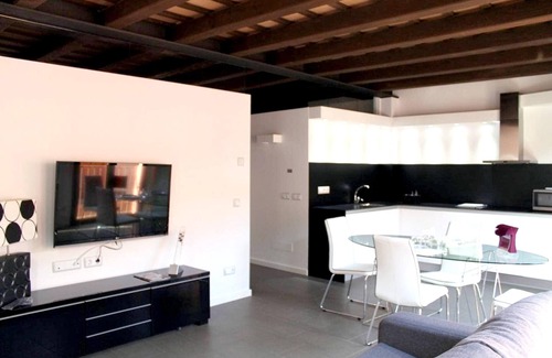 Olot Apartment | Homerez - Modern Apartment in Olot – Terrace and Parking