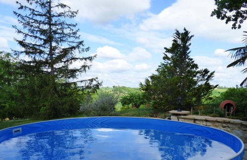Montpezat-de-Quercy Apartment | Homerez - Nice appartement for 4 ppl. with swimming-pool at Montpezat-de-Quercy