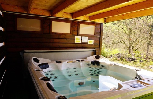 Simiane-la-Rotonde House | Homerez - Nice house for 4 ppl. with shared pool, sauna, jacuzzi and terrace