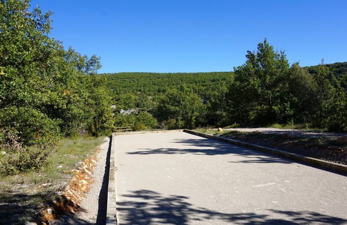 Simiane-la-Rotonde House | Homerez - Nice house for 4 ppl. with shared pool, sauna, jacuzzi and terrace