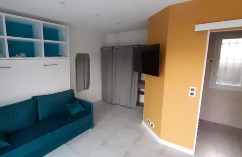 Marsillargues House | Homerez - Nice house with garden and terrace & Wifi