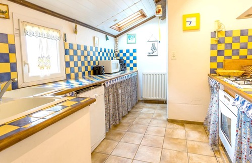 Rignac House | Homerez - Nice house for 6 ppl. with garden, terrace and balcony at Cabanes