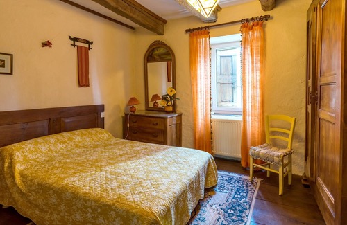 Rignac House | Homerez - Nice house for 6 ppl. with garden, terrace and balcony at Cabanes