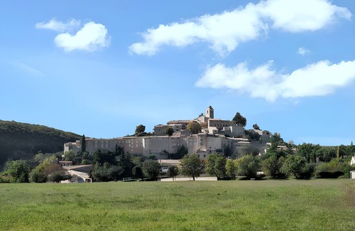 Simiane-la-Rotonde House | Homerez - Spacious house in Simaine La Rotonde