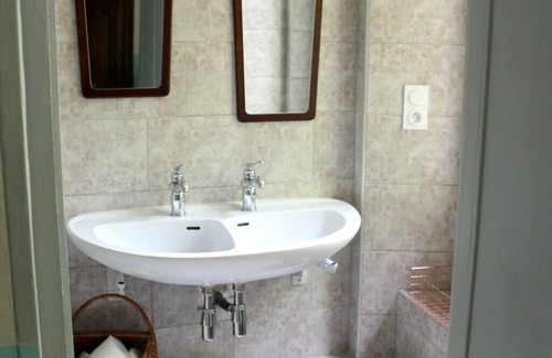 Villeneuve House | Homerez - Spacious house in Villeneuve with mountain view