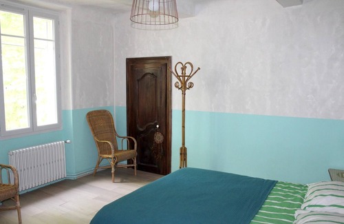 Villeneuve House | Homerez - Spacious house in Villeneuve with mountain view