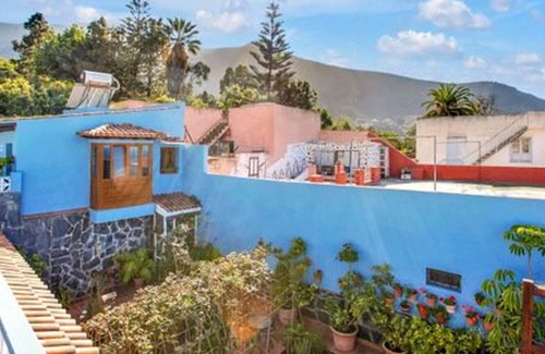Cruz Santa Villa | Homerez - Spacious villa with sea view and balcony