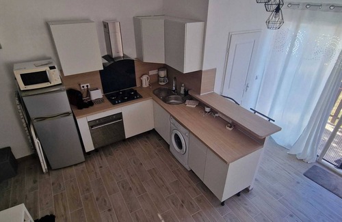 Cuges-les-Pins Apartment | Homerez - Studio, Cuges-les-Pins