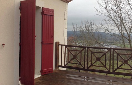 Villeneuve-sur-Lot Villa | Homerez - Villa in Villeneuve-sur-Lot
