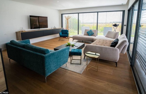 Raedersheim Villa | Homerez - Villa for 10 ppl. with swimming-pool and jacuzzi at Raedersheim