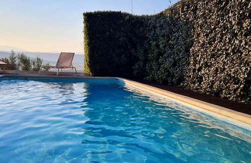 Villeneuve Villa | Homerez - Villa for 8 ppl. with swimming-pool, terrace and balcony at Villeneuve