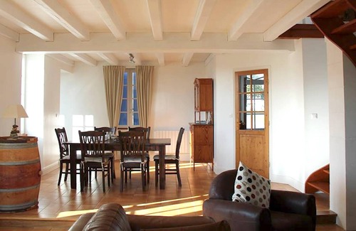 Virollet Villa | Homerez - Villa for 8 ppl. with swimming-pool, garden and terrace at Virollet