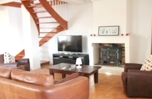 Virollet Villa | Homerez - Villa for 8 ppl. with swimming-pool, garden and terrace at Virollet