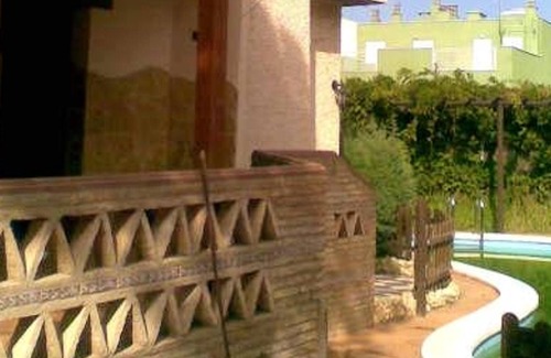 Punta Umbria Villa | Homerez - Villa for 6 ppl. with swimming-pool and garden at Punta Umbría