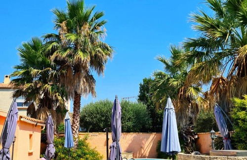 Marguerittes Villa | Homerez - Villa for 6 ppl. with swimming-pool and garden at Marguerittes