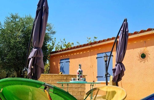 Marguerittes Villa | Homerez - Villa for 6 ppl. with swimming-pool and garden at Marguerittes