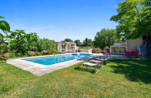 La Tour-d'Aigues Villa | Homerez - Villa, La Tour-d'Aigues