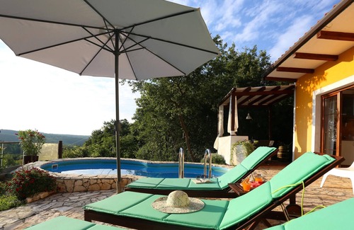Ripenda Verbanci Villa | Homerez - Villa 3 km from the beach for 6 pers. with pool in Ripenda Verbanci