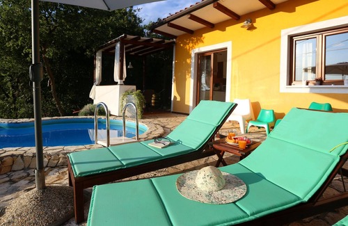 Ripenda Verbanci Villa | Homerez - Villa 3 km from the beach for 6 pers. with pool in Ripenda Verbanci