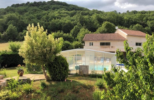 Saint-Gery House | Homerez - Welcoming house in Saint-Géry with shared pool