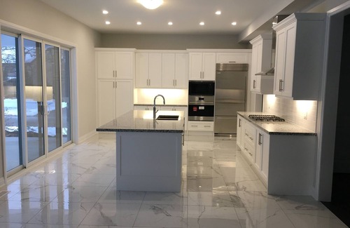 Aurora House | Homestay Accommodation - Aurora, ON