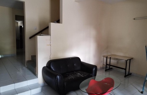 Taman Mount Austin House | Homestay Haura