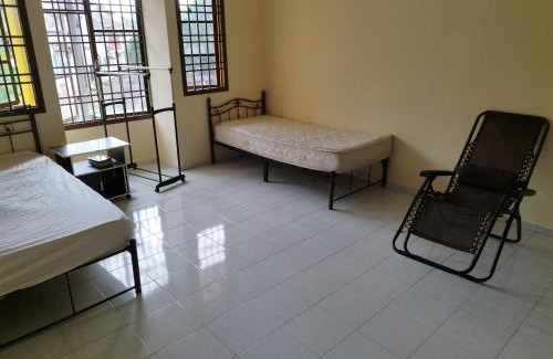 Taman Mount Austin House | Homestay Haura
