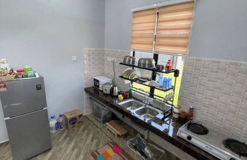 Paya Bemban House | Homestay PCB. 5 minute walk to the Pantai Cahaya Bulan Beach