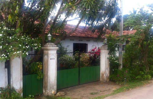 Negombo House | Homestay - Typical Sri Lankan Village Setting - Hosted by an English Gentleman