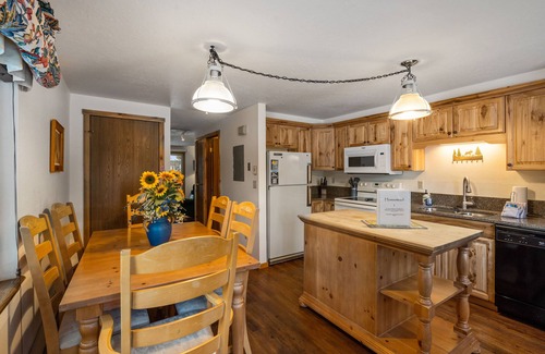West Yellowstone House | Homestead 1