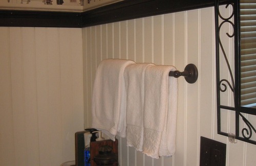 Willoughby Bed & Breakfast | Homestead House B&B