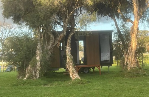 Baldivis House | Homestead on Eighty by Tiny Away