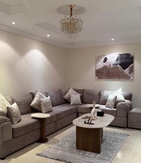 Hera Street Apartment | HomeSuiet